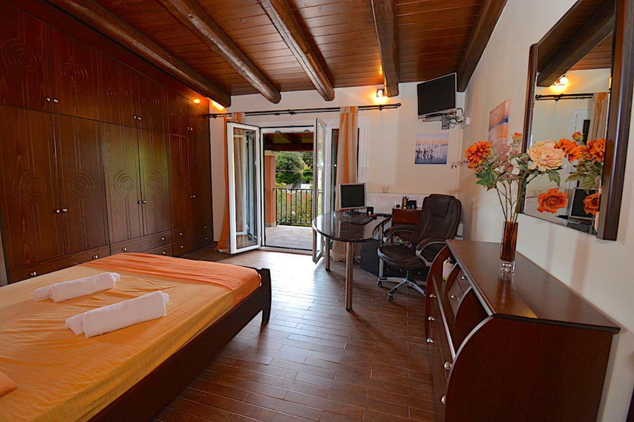 Villa Alex Sinarades Екстер'єр фото